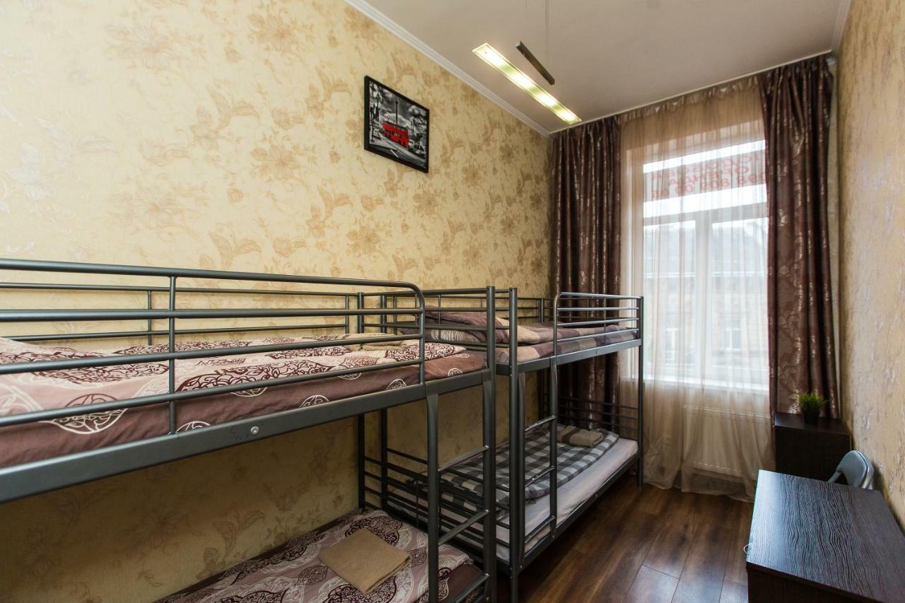 Auberge de jeunesse Baker'S Street à Lviv Extérieur photo