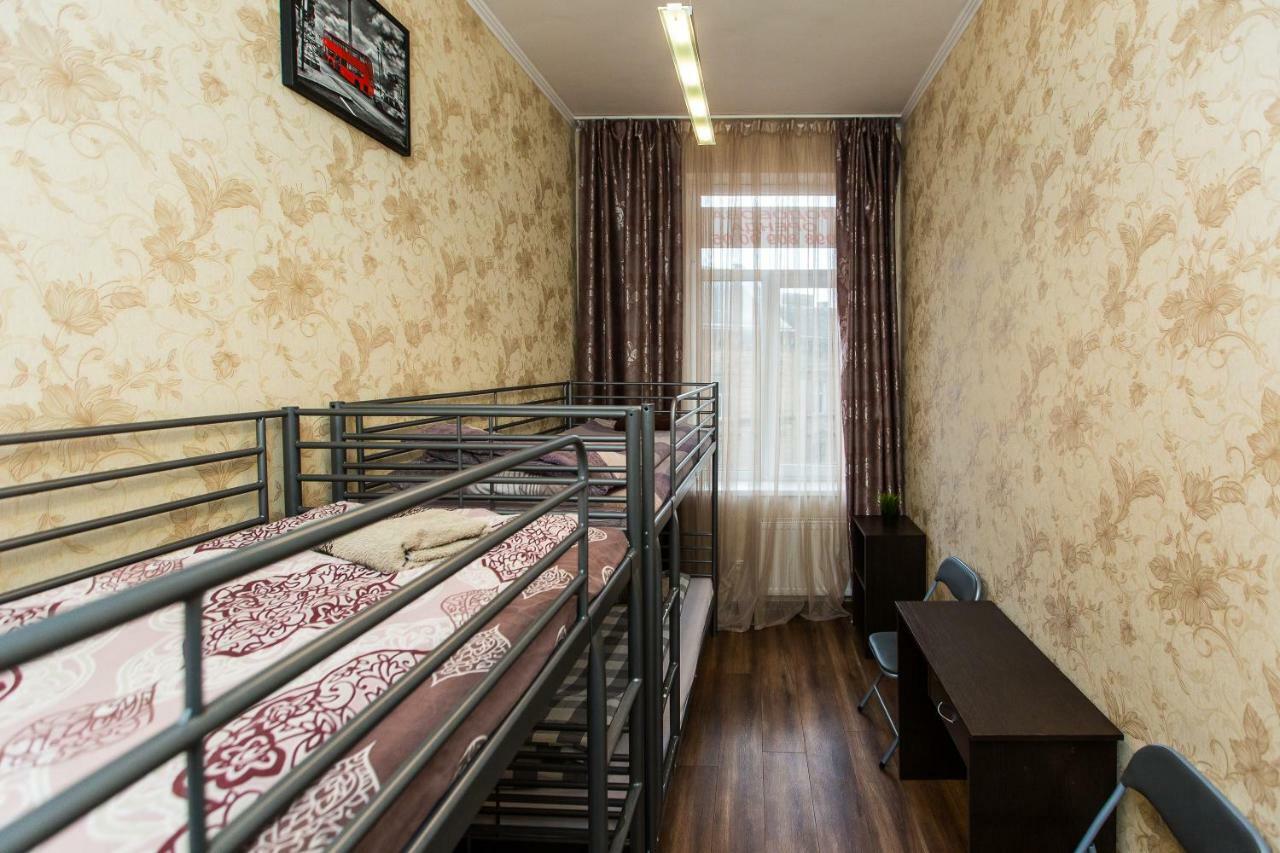 Auberge de jeunesse Baker'S Street à Lviv Extérieur photo